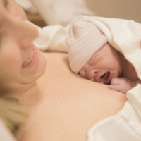 Kraamverzorgende-bij-de-bevalling-V1-Het-Geboorte-atelier-Kraamzorg Kraamverzorgende-bij-de-bevalling-V1-Het-Geboorte-atelier-Kraamzorg